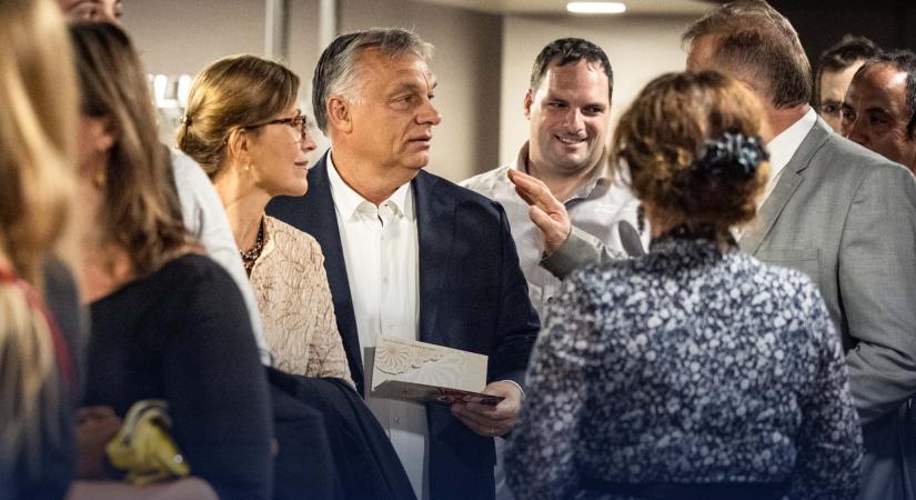 Orbán Viktor: függöny fel!