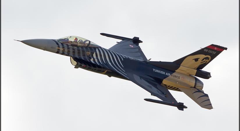 Washington F-16-osokat ajánlott fel Ankarának az F-35-ösök helyett