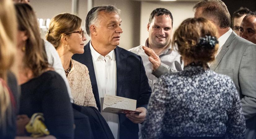 Eljutott a színházba a harmadszor is beoltott Orbán Viktor