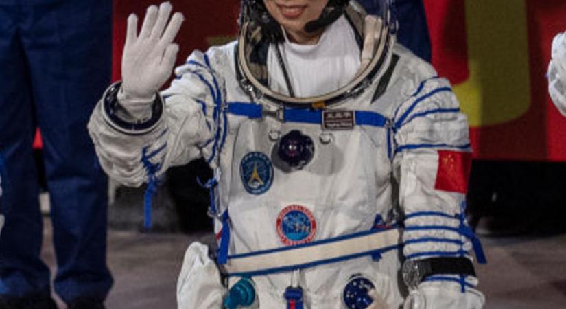 Új legénység érkezett a kínai űrállomásra