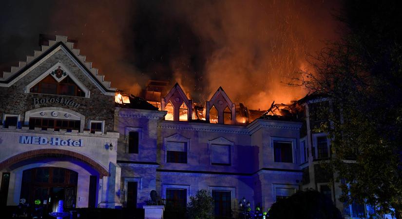 Tűzkár: Kigyulladt a Borostyán Med Hotel tetőszerkezete Tamásipusztán