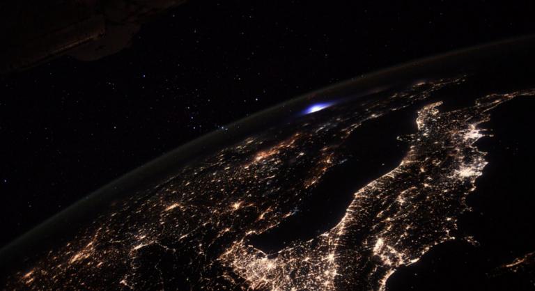 Látványos robbanást észlelt Európa felett az űrhajós