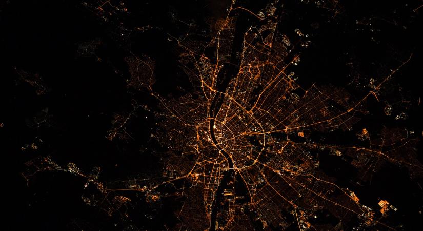 Elképesztő éjszakai fotót készített Budapestről a NASA