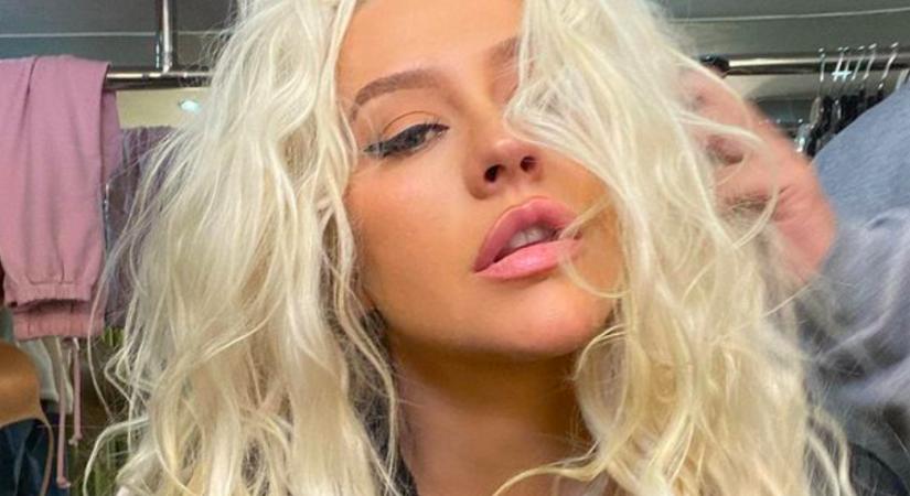 Új hajával más ember lett Christina Aguilera - Fotók