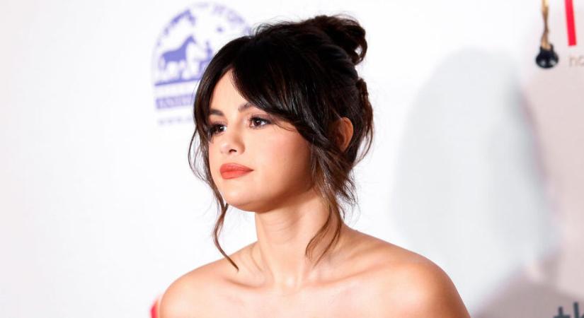 Selena Gomez új, rövid frizuráját azonnal látnod kell