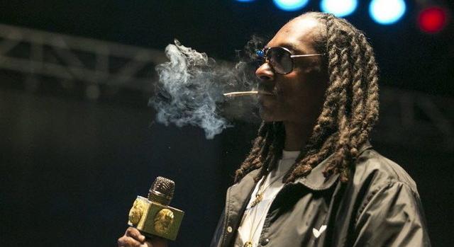 Snoop Dogg 50: börtön, striciség és szerfüggőség sem állíthatta meg a rap legnagyobb kutyáját