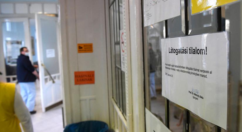 Látogatási tilalmat vezettek be a Semmelweis Egyetem öt klinikáján