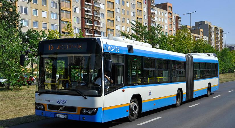 Sok-sok pluszjuttatással keresnek buszsofőröket Debrecenben