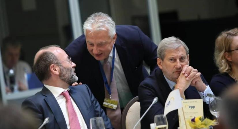 Semjén Zsolt Manfred Weberrel osztott meg közös fotót az Európai Néppárt üléséről