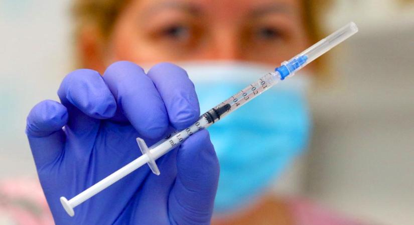 Végre kiderült, mikor kaphat európai vakcinaengedélyt a Sputnyik, de miért húzódik ez régóta, mi a gond az orosz oltással?