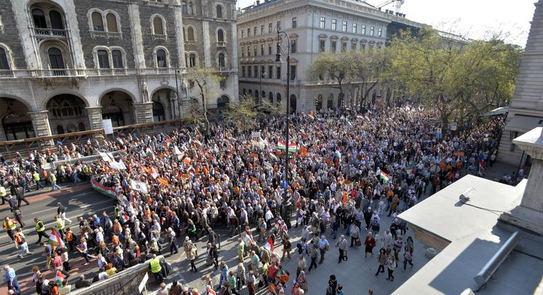 Orbán-beszéd, Békemenet és ellenzéki nagygyűlés is lesz
