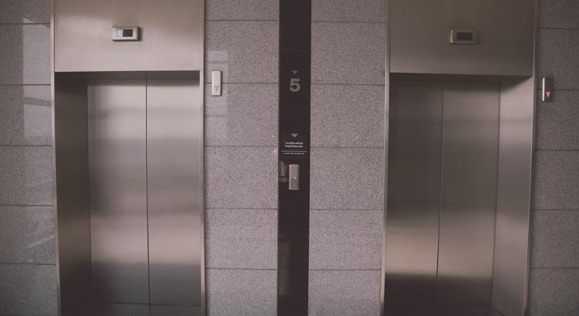 Korszerű liftet szereznek be a veszprémi Komakút téri szakrendelőbe
