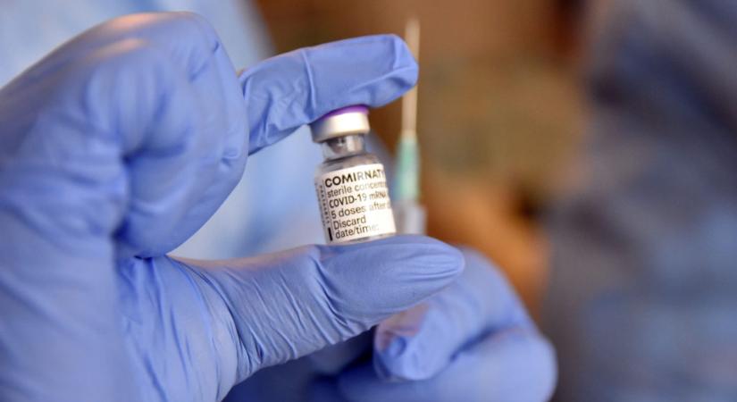Az amerikai tisztifőorvos nem javasolja a vakcinák keverését a harmadik adag oltásnál