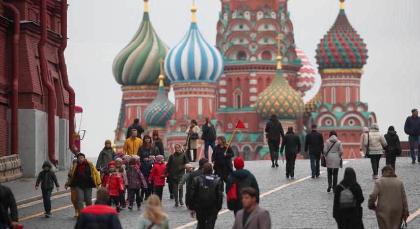 Megsérült a viharban a moszkvai Kreml falának fogazata, lezárták a Vörös teret