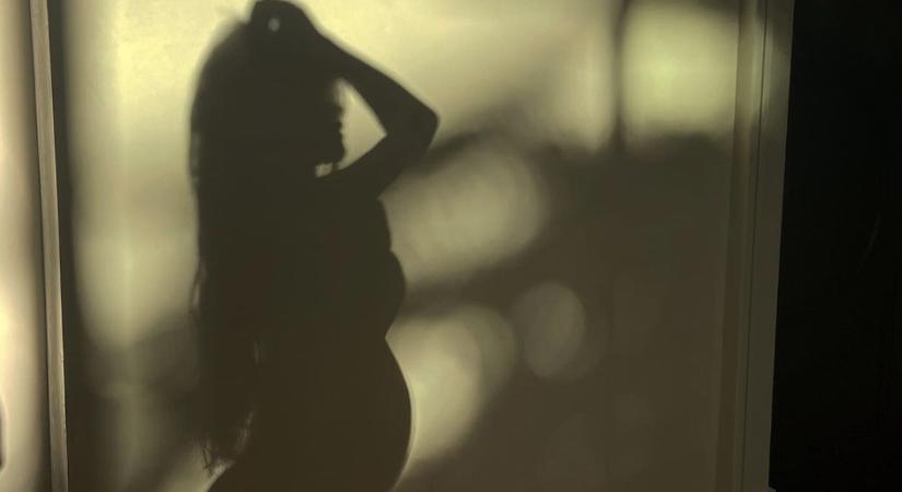 Újabb meztelen fotó készült a várandós Kylie Jennerről