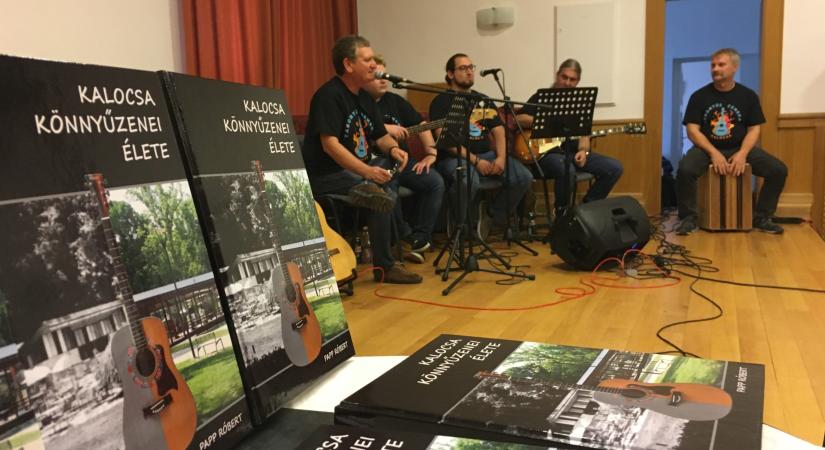 Könnyűzenei lexikon mutatja be az egykori kalocsai zenekarokat