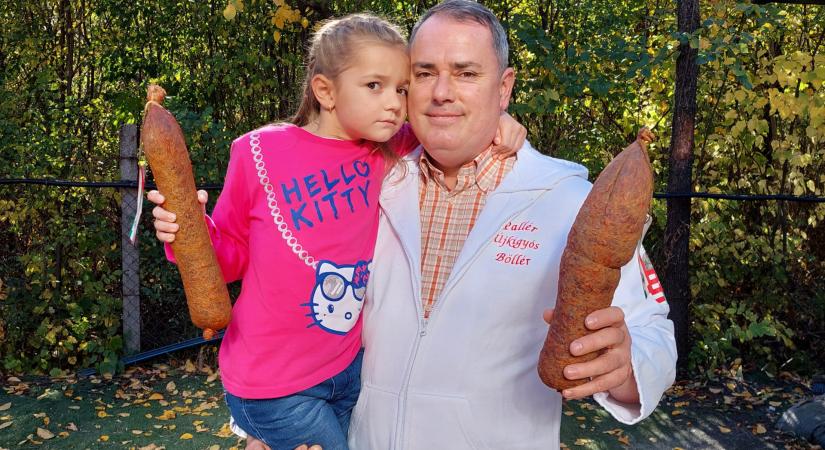 Kislányával vitte az első versenykolbászokat az újkígyósi hentesmester