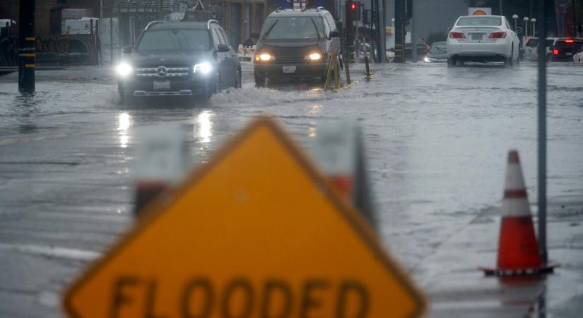 Háztartások százezrei maradtak áram nélkül az amerikai nyugati parton végigsöprő ciklon miatt