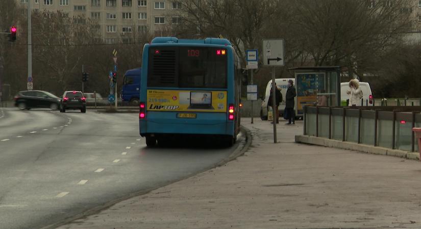Fővárosi Fidesz: Húsz busz árát égette el a főváros a reklámtenderen