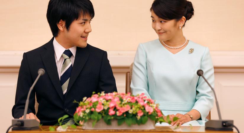 Mako hercegnő, a japán uralkodócsalád tagja hozzáment szerelméhez, ezért elveszíti császári státuszát