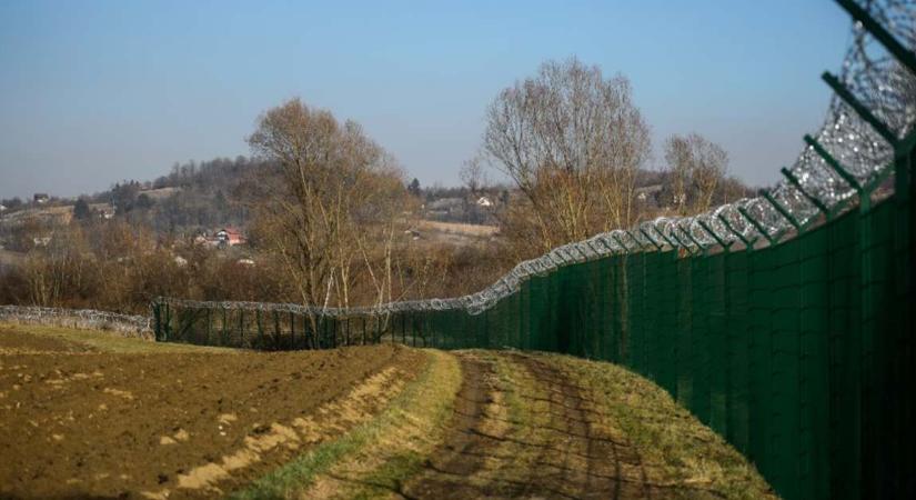 Több, mint 500 migráns próbált tegnap Magyarországon átkelni