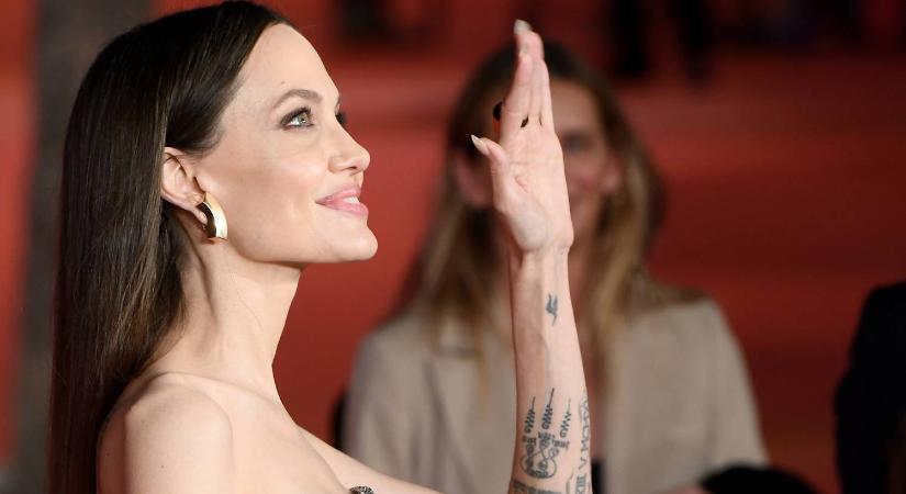Botrányt kavart Angelina Jolie fizurája: így volt kénytelen a vörös szőnyegre lépni
