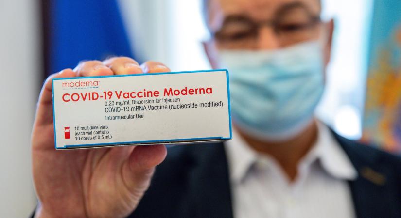 EMA: Minden felnőttnek érdemes megfontolnia a Moderna vakcinájának emlékeztető dózisát