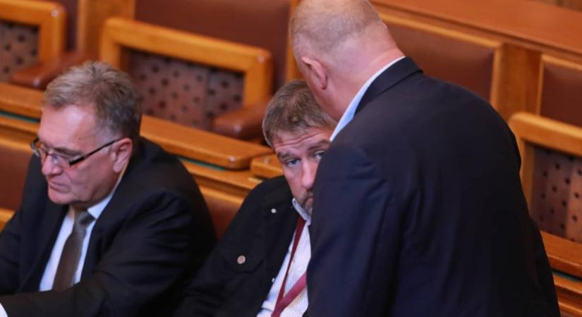 Jakab Péter azt gyanítja, hogy Simonka György részeg volt hétfőn a Parlamentben