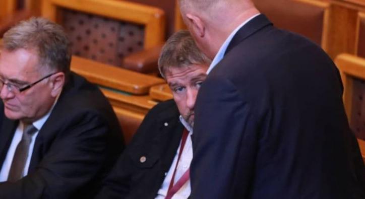 Jakab Péter leleplezése: Simonka György totál beállva, részegen ment be a Parlamentbe szerinte