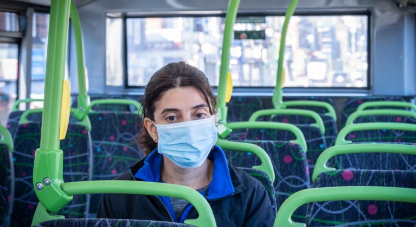 Kemenesi Gábor: ennyire véd valójában a vírustól a maszkviselés a buszon