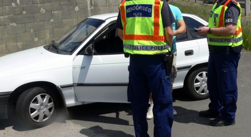 Három jogosítvány nélkül vezető sofőrt füleltek le a halasi rendőrök