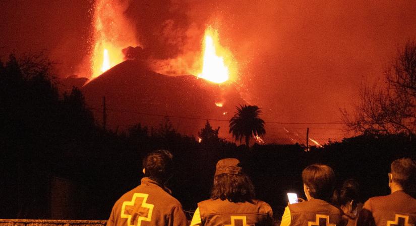 Még mindig ömlik a láva a Cumbre Vieja tűzhányóból a Kanári-szigeteken
