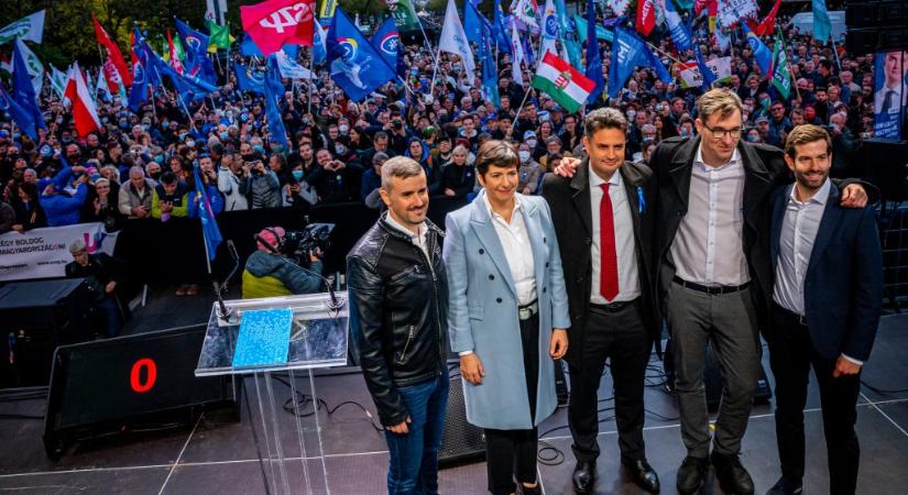 IDEA: fej-fej mellett a Fidesz és az ellenzék