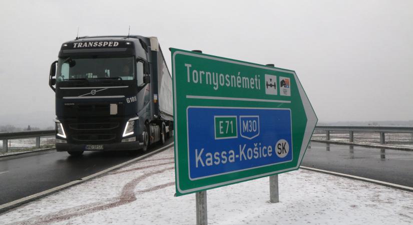 Új autópálya-szakaszt adtak át Magyarországon