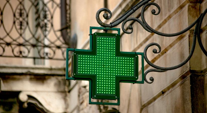 Korlátozás helyett modern szabályozás: ezt javasolják a Parlamentnek most a gyógyszerészek