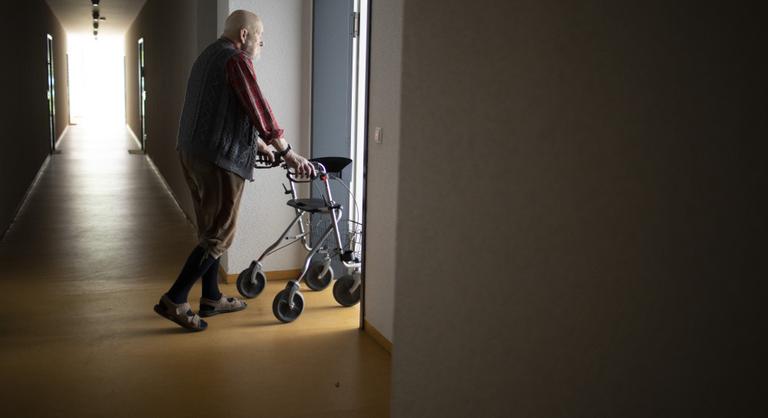 Sokan ajánlanak lakásért életjáradékot időseknek, de Magyarországon erre senkinek sincs engedélye