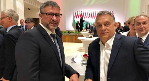 A Fidesz szerint ezért viselkedett furcsán Simonka György a parlamentben