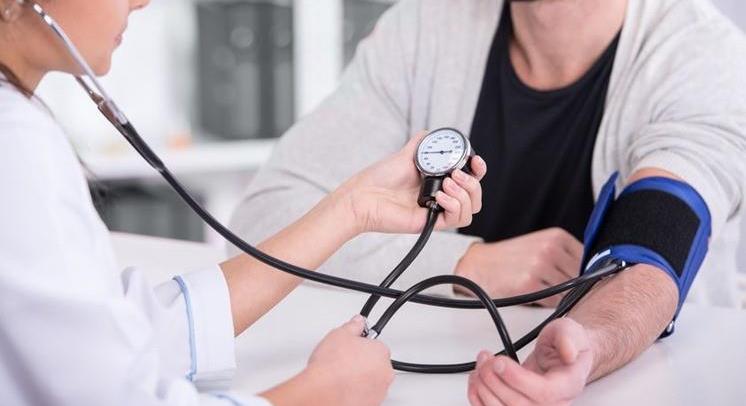 Mi a teendő, ha az orvosnál mindig magasabb a vérnyomás?