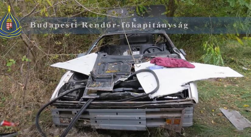 Nem jutottak messzire: rommá törték a lopott autót a csepeli tolvajok – videó