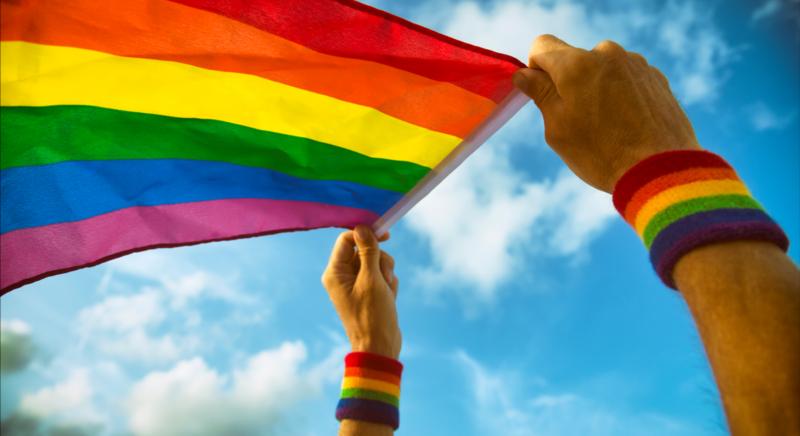 Sem kiköpni, sem lenyelni nem tudja a homofób törvényt a litván kormány