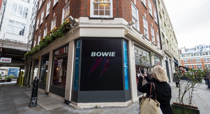 75 éves lenne David Bowie, két pop-up bolt nyílik az emlékére