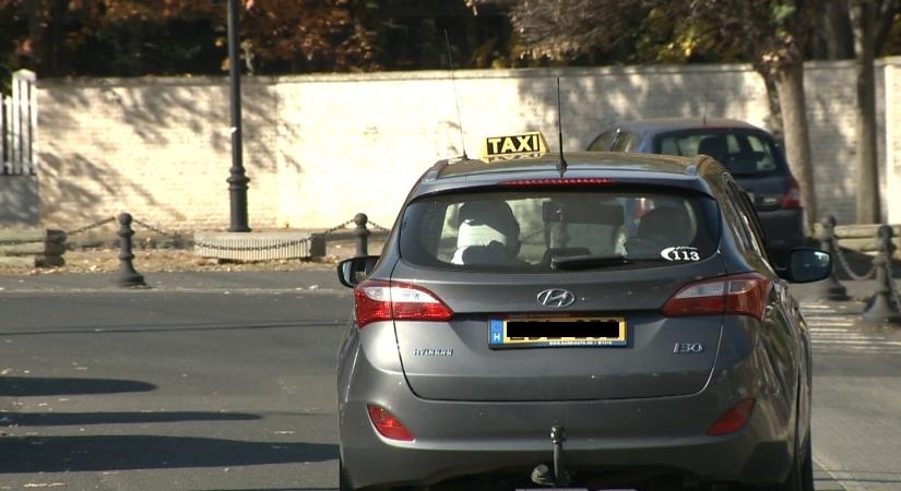 A növekvő üzemanyagárak miatt a taxis viteldíjak emelkedésére is számíthatnak a debreceni utasok – videóval
