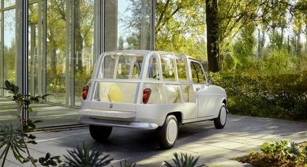 Most már akár egy Renault 4-ben is alhatunk, ugyanis elkészült a hotelszoba-változat!