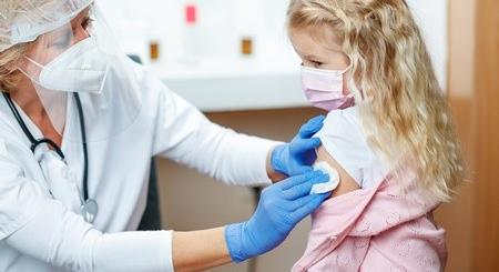 Fontos hír érkezett a Pfizer gyermekeknek szánt vakcinájáról