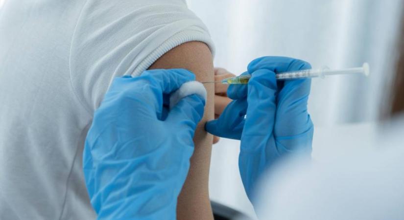 Kaphatnak covid-elleni vakcinát a pikkelysömörös betegek is