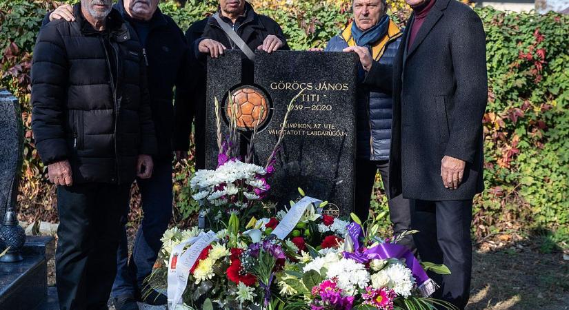 Újpest: elkészült a klublegenda, Göröcs János síremléke