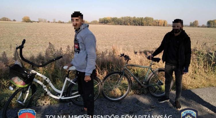 Kerékpáros migránsok Alsónyék térségében
