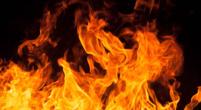 A Heves megyei tűzoltók tanácsai: így előzzük meg a halottak napi, halloweeni tüzeket