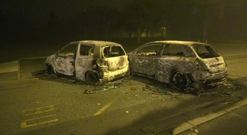 Benzinbombákat dobált az utcán a dühös tömeg, 15 autó kigyulladt Franciaországban (videók)