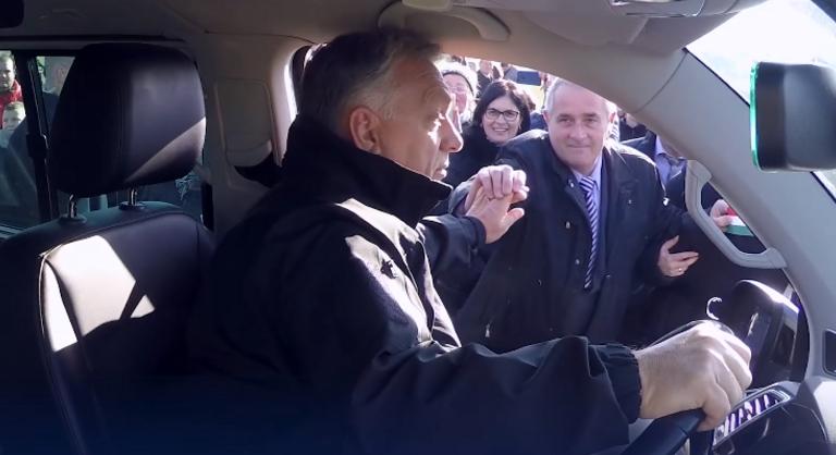 Orbán Viktor megnézte, megvan-e az autópálya